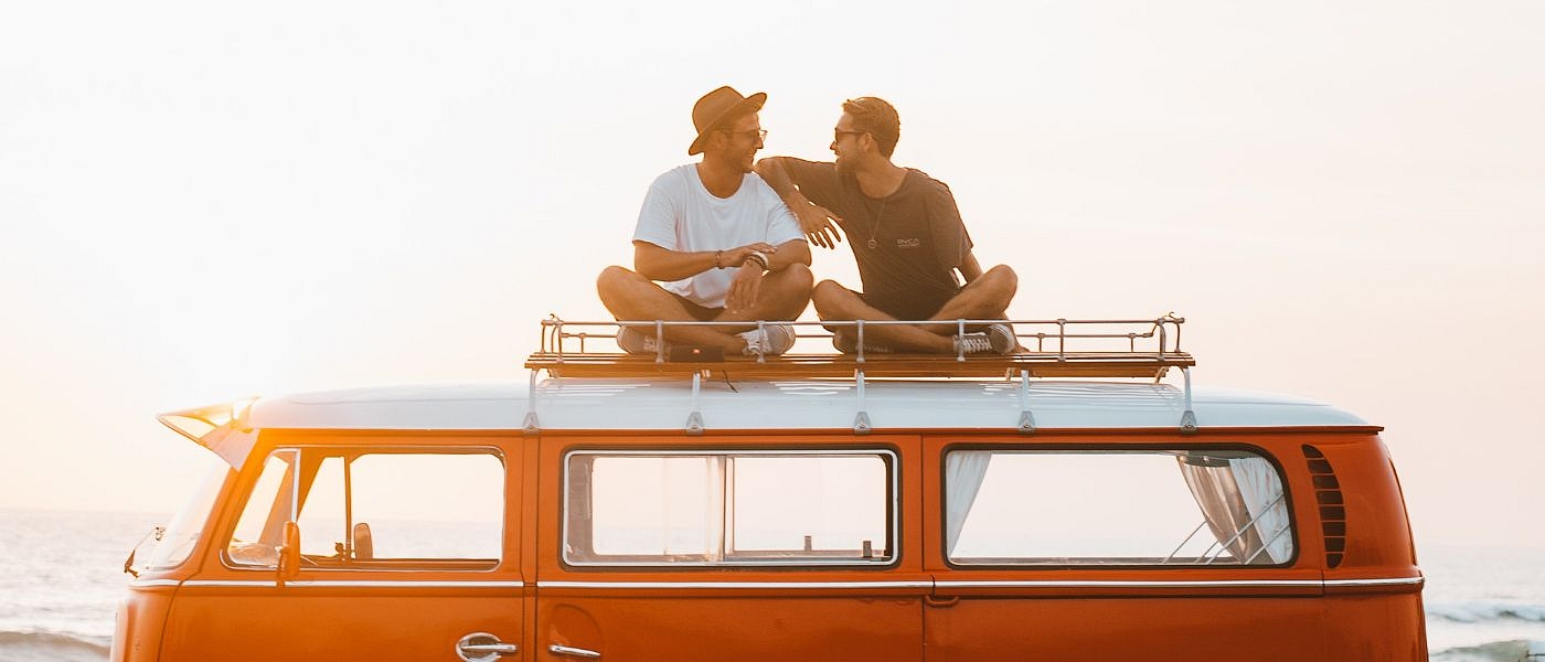 rent-and-go-car-rental-zanzibar-blog-image-two-man-sitting-on-the-car-rooftop